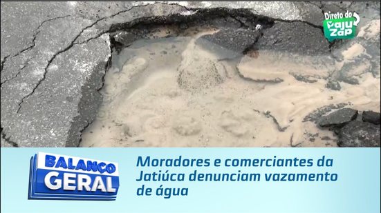 Moradores e comerciantes da Jatiúca denunciam vazamento de água