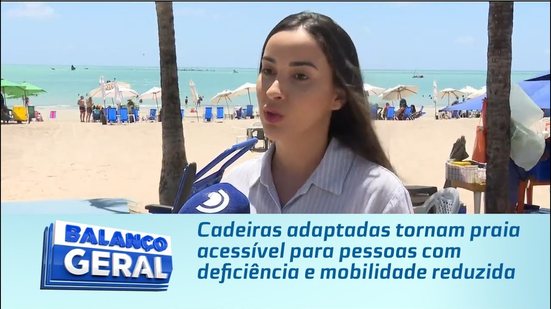 Cadeiras adaptadas tornam praia acessível para pessoas com deficiência e mobilidade reduzida