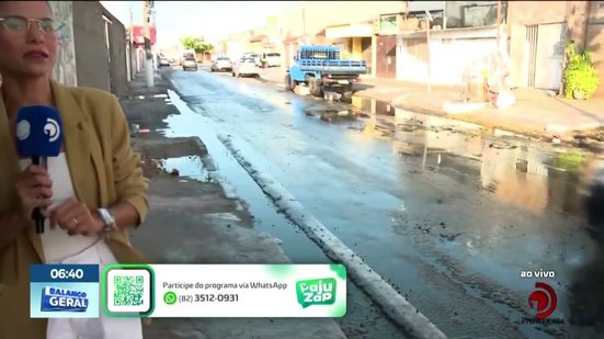 Moradores da Pajuçara denunciam desperdício de água potável há mais de uma semana