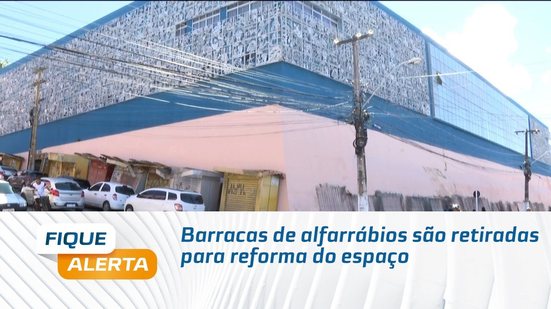 Barracas de alfarrábios são retiradas para reforma do espaço
