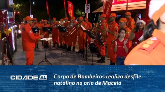 Corpo de Bombeiros realiza desfile natalino na orla de Maceió