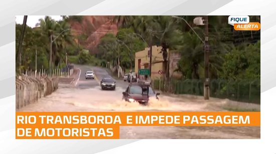 Imagem mostra Avenida Pierre Chalita alagada