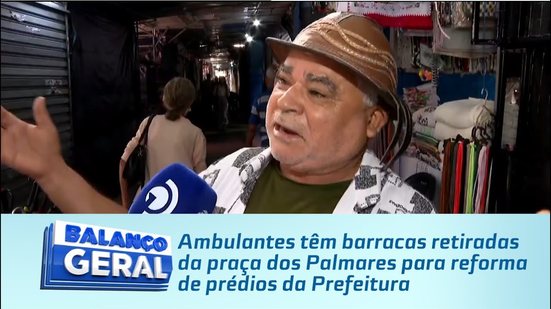 Ambulantes têm barracas retiradas da praça dos Palmares para reforma de prédios da Prefeitura