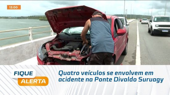 Quatro veículos se envolvem em acidente na Ponte Divaldo Suruagy