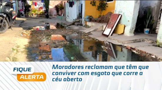 Moradores reclamam que têm que conviver com esgoto que corre a céu aberto