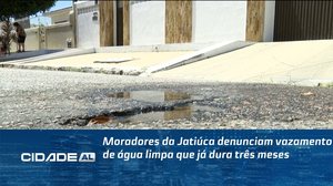Moradores da Jatiúca denunciam vazamento de água limpa que já dura três meses