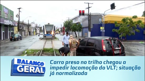 Carro preso no trilho chegou a impedir locomoção do VLT; situação já normalizada