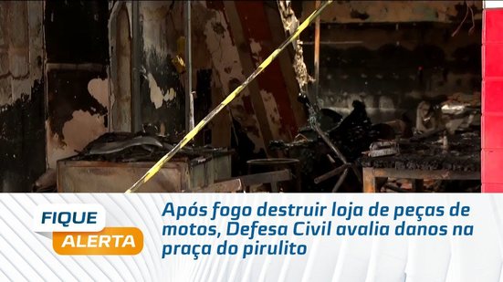 Após fogo destruir loja de peças de motos, Defesa Civil avalia danos na praça do pirulito