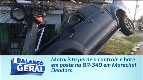 Motorista perde o controle e bate em poste na BR-349 em Marechal Deodoro