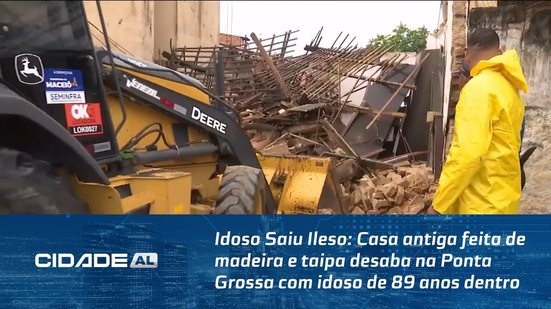 Casa antiga feita de madeira e taipa desaba na Ponta Grossa com idoso de 89 anos dentro