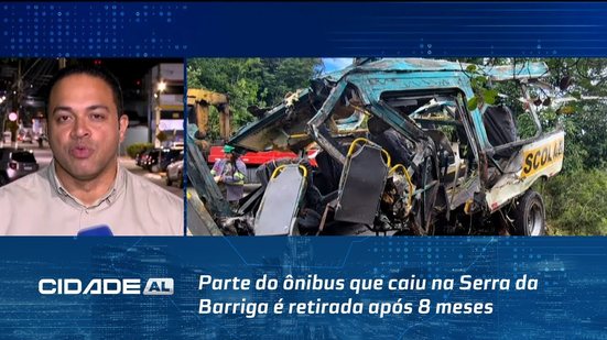 Parte do ônibus que caiu na Serra da Barriga é retirada após 8 meses