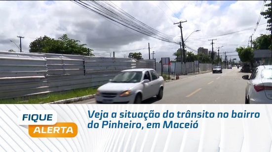 Veja a situação do trânsito no bairro do Pinheiro, em Maceió