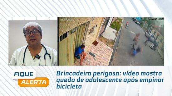 Brincadeira perigosa: vídeo mostra queda de adolescente após empinar bicicleta