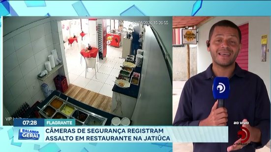 Câmeras de segurança registram assalto em restaurante na Jatiúca