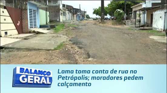 Lama toma conta de rua no Petrópolis; moradores pedem calçamento