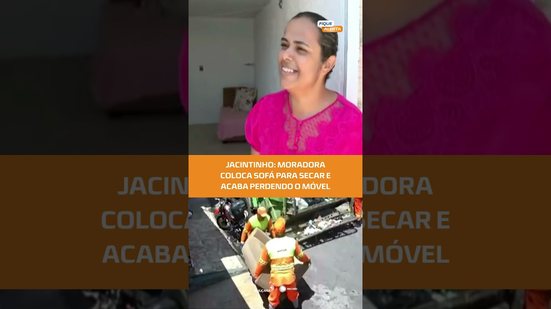 SITUAÇÃOO INUSITADA: sofá é levado por caminhão de coleta em Maceió #FiqueAlerta