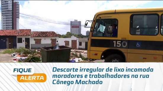 Descarte irregular de lixo incomoda moradores e trabalhadores na rua Cônego Machado