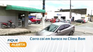 Carro cai em buraco no Clima Bom