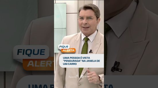 DESTAQUE: Uma pessoa é vista "pendurada" na janela de um carro na AL 101 Sul #fiquealerta