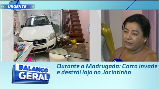 Durante a Madrugada: Carro invade e destrói loja no Jacintinho