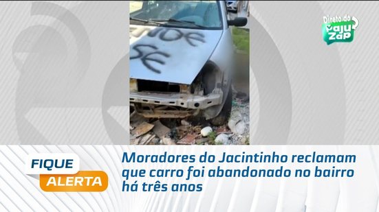 Moradores do Jacintinho reclamam que carro foi abandonado no bairro há três anos