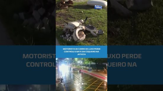 ACIDENTE NA ORLA: Imagens mostram carro de luxo saindo da pista e atingindo coqueiro #BalançoGeralAL