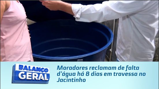 Moradores reclamam de falta d'água há 8 dias em travessa no Jacintinho