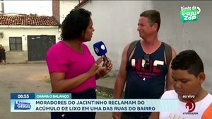 Moradores do Jacintinho reclamam do acúmulo de lixo em uma das ruas do bairro