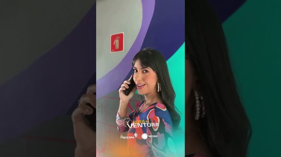 Quer saber qual famosa foi flagrada fingindo falar no celular no aeroporto? #horadoventura