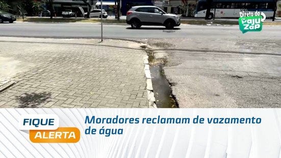 Moradores reclamam de vazamento de água