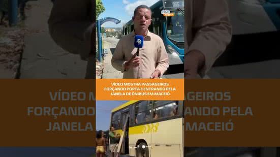 #FiqueAlerta |  Confusão em ônibus: passageiros forçam porta e entram pela janela em um Ônibus.