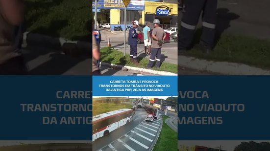 🚛 Carreta transportando vigas de concreto tomba; veja as imagens  #BalançoGeralAL