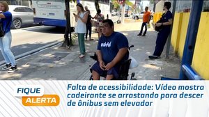 Falta de acessibilidade: Vídeo mostra cadeirante se arrastando para descer de ônibus sem elevador