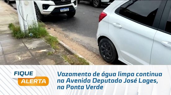Vazamento de água limpa continua na Avenida Deputado José Lages, na Ponta Verde