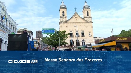 Fiéis fazem procissão pelo Centro e Jaraguá para celebrar a padroeira de Maceió