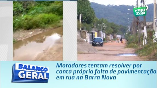 Moradores tentam resolver por conta própria falta de pavimentação em rua na Barra Nova