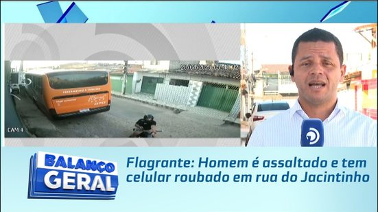 Flagrante: Homem é assaltado e tem celular roubado em rua do Jacintinho
