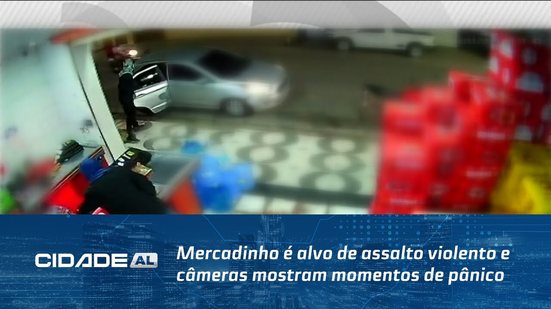 Mercadinho é alvo de assalto violento e câmeras mostram momentos de pânico