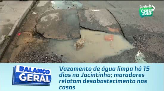 Vazamento de água limpa há 15 dias no Jacintinho; moradores relatam desabastecimento nas casas