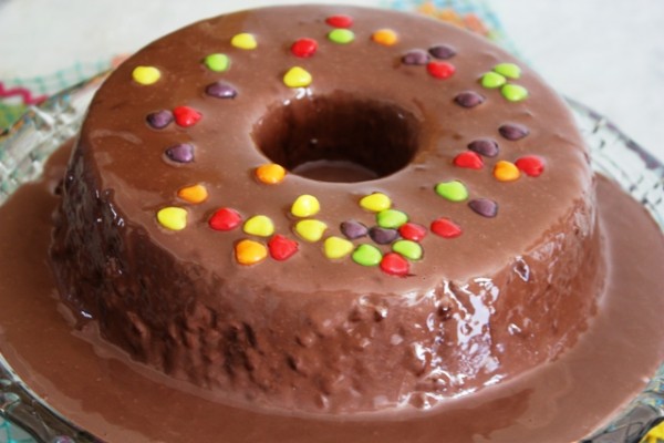 Bolo Doido ninguém come apenas uma fatia. Pode decorar com confete para o Dia das crianças