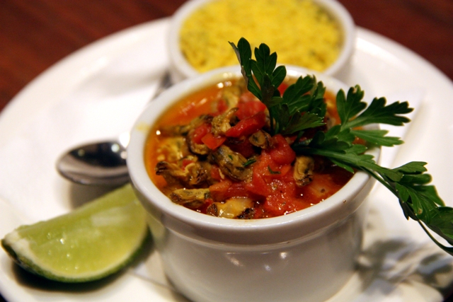 Nota 10: sururu num suave molho de côco com coentro, manjericão e salsinha