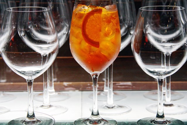 Door Spritz de cor laranja e de sabor mais cítrico