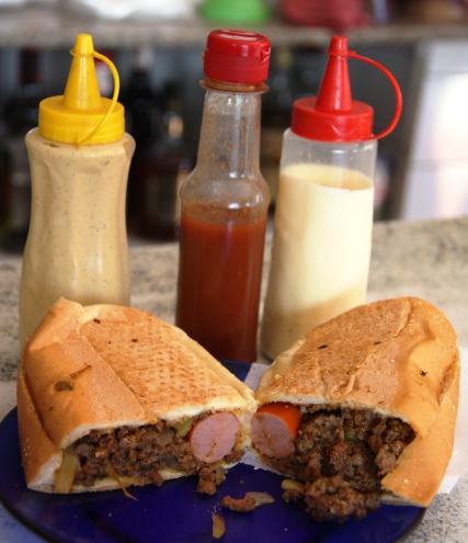 Cachorro quente do Moavir, tradição de 47 anos no bairro do Jaraguá