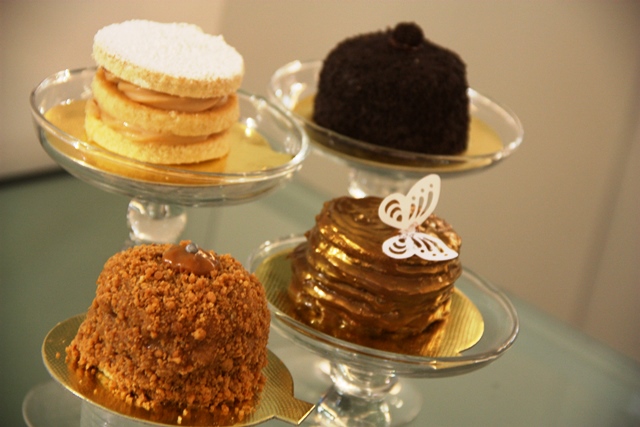 As mini tortas nos sabores Brownie, Brigadeiro, Bem-Casado, Paçoquinha, Banana com Doce de Leite e Sequilho com Brigadeiro.