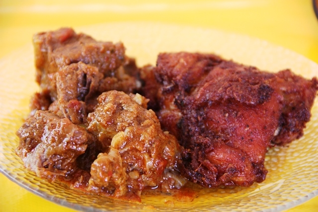 Nota 10: carne guisado e frango frito