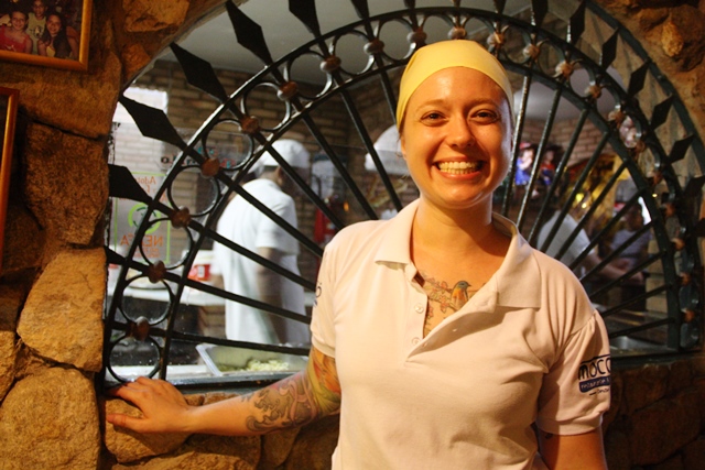 Daniela se criou entre os aromas da cozinha italiana, e agora é a chef da família Del Popollo