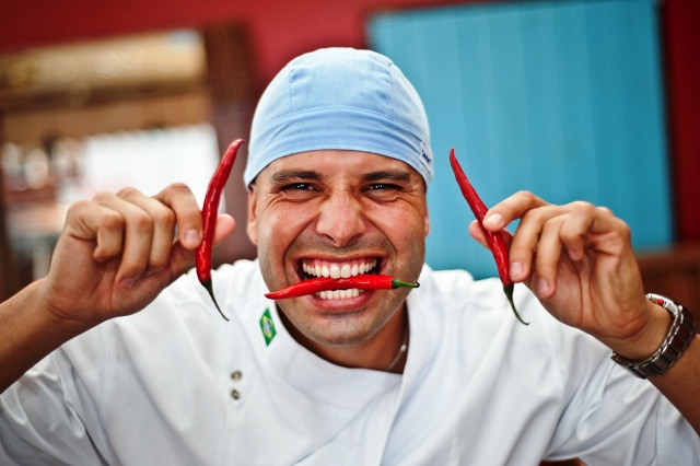 chef Deco Sadigursky, recém-formado em gastronomia, mas com bastante experiência nas panelas