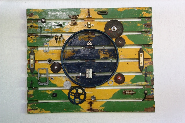 Alex: criou a propria bandeira do Brasil com várias ferramentas da reforma do Divina Gula