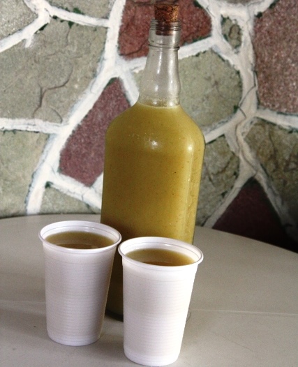 Imperdível: suco de mangaba feito com a própria