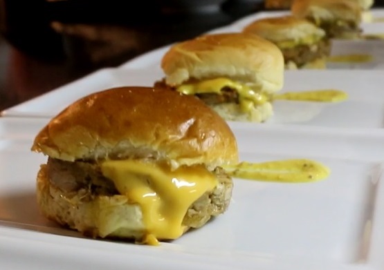 Texan Barbecue, sanduíche de porco à moda cubana. Nota 10